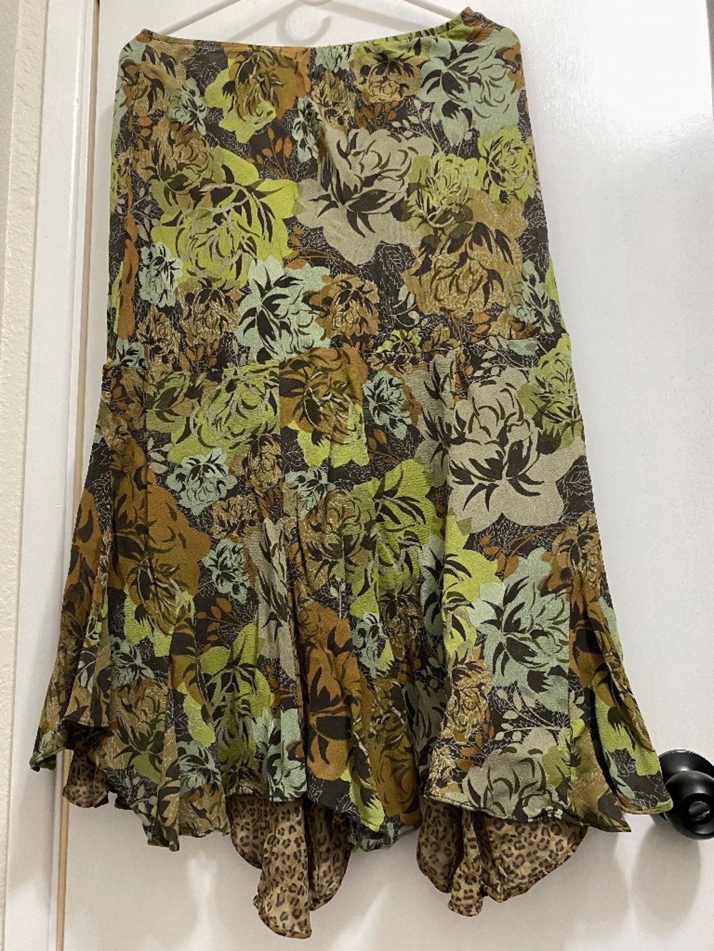 Green Reversible Animal Printr  Size 10 Flare Skirtt